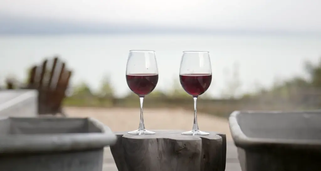 wine glass and outdoor bath at golden bay new zealand